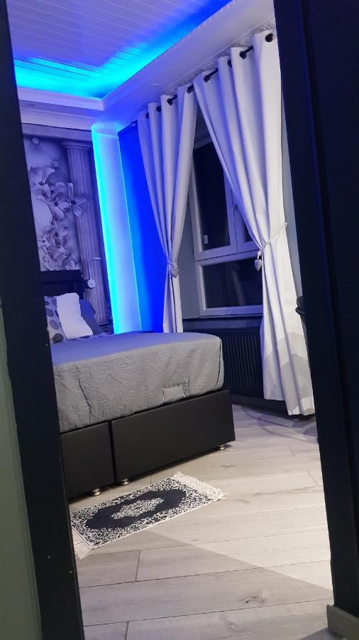 Chambre luxueuse proche centre ville et aéroport Montignies-sur-Sambre Esterno foto