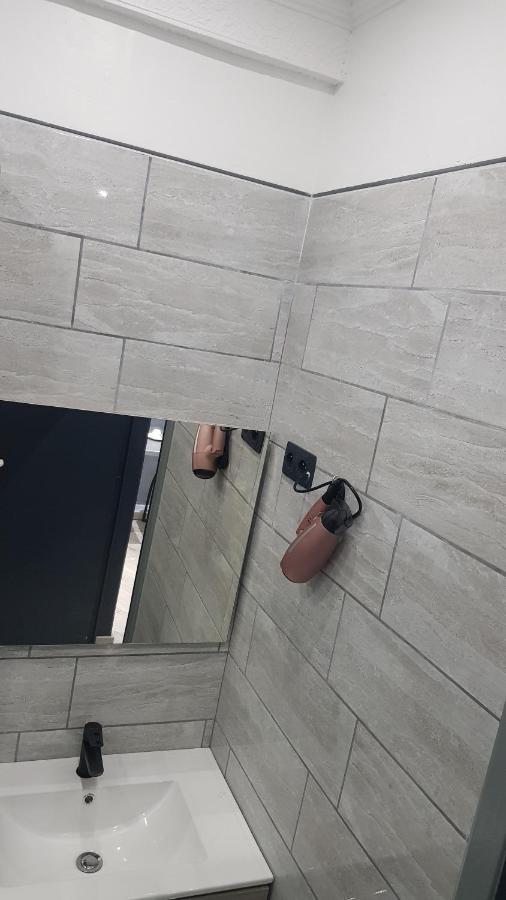 Chambre luxueuse proche centre ville et aéroport Montignies-sur-Sambre Esterno foto