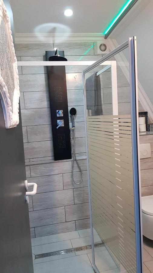 Chambre luxueuse proche centre ville et aéroport Montignies-sur-Sambre Esterno foto