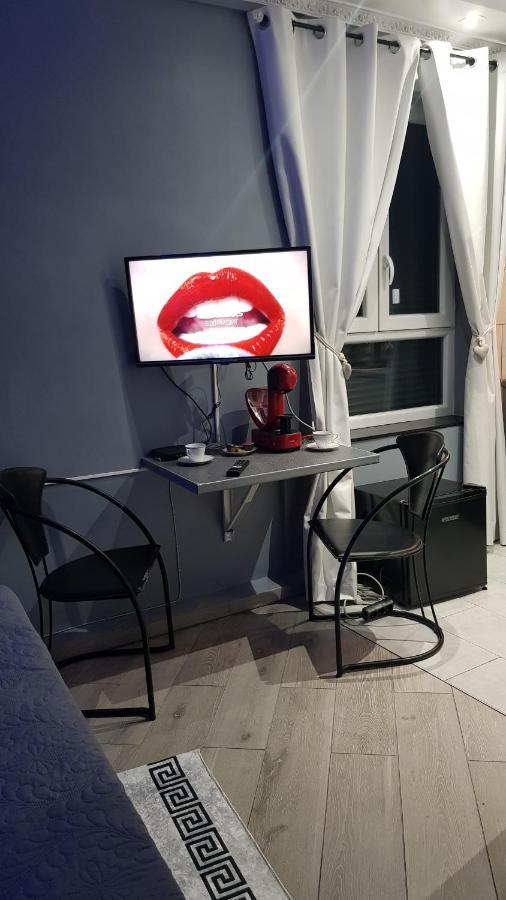 Chambre luxueuse proche centre ville et aéroport Montignies-sur-Sambre Esterno foto