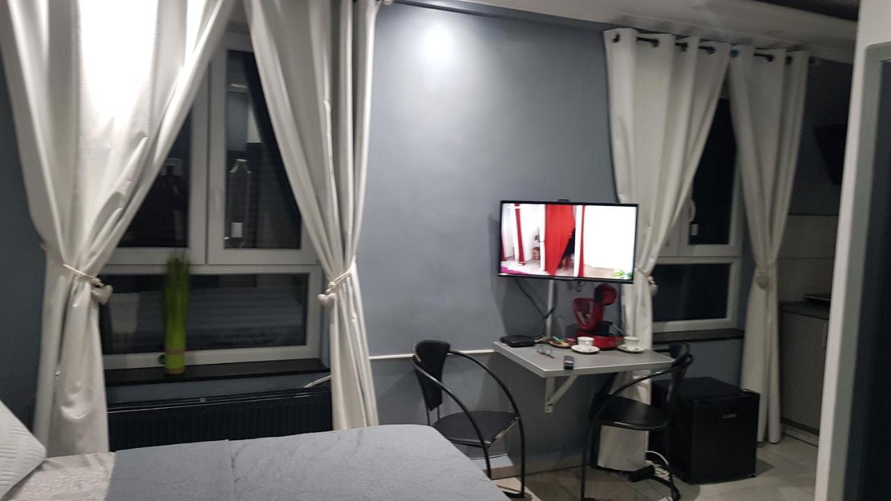 Chambre luxueuse proche centre ville et aéroport Montignies-sur-Sambre Esterno foto