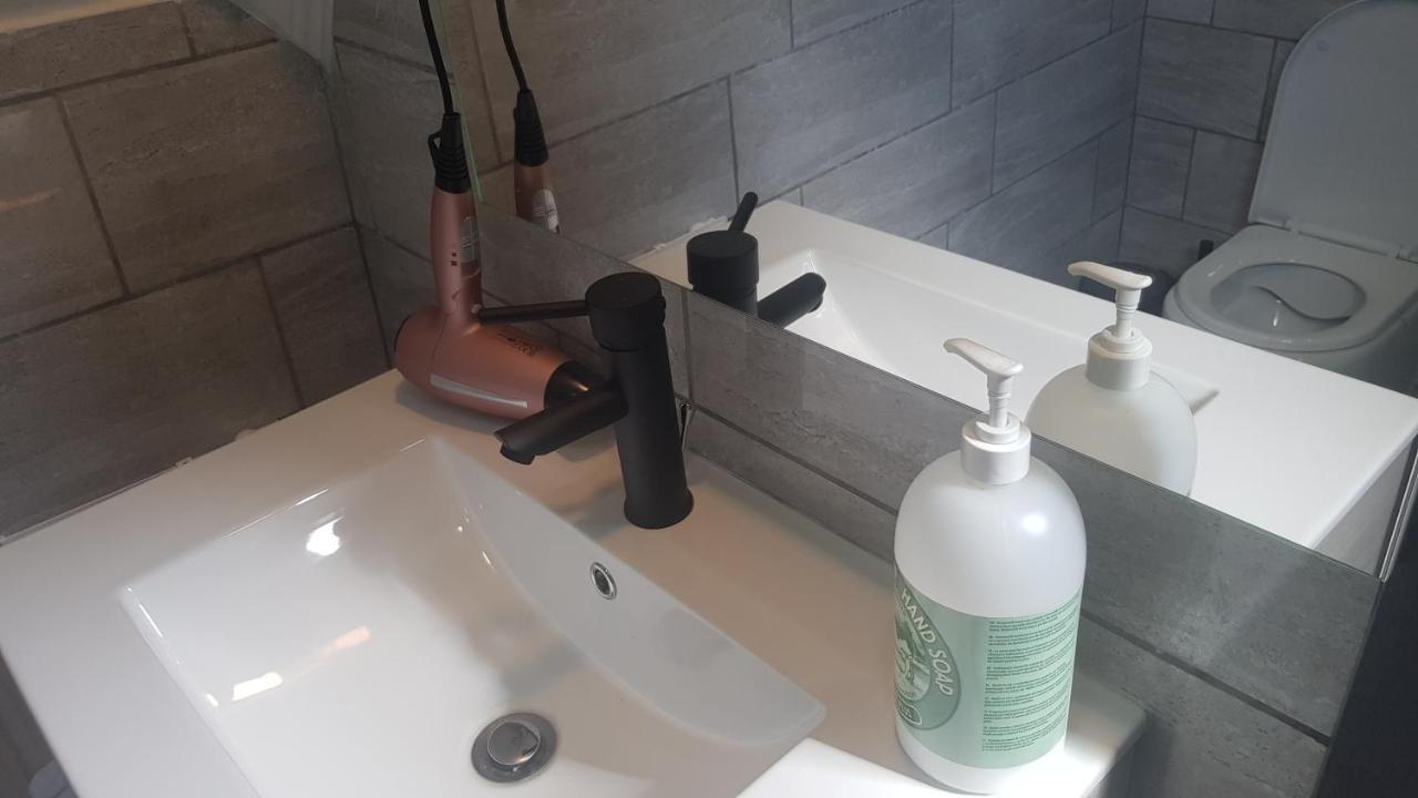 Chambre luxueuse proche centre ville et aéroport Montignies-sur-Sambre Esterno foto