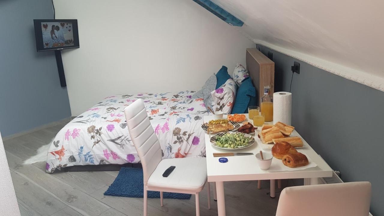 Chambre luxueuse proche centre ville et aéroport Montignies-sur-Sambre Esterno foto