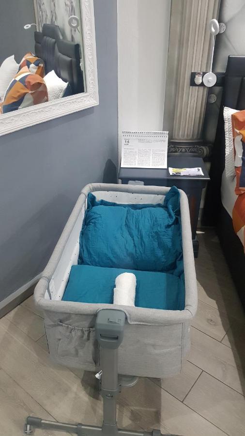 Chambre luxueuse proche centre ville et aéroport Montignies-sur-Sambre Esterno foto